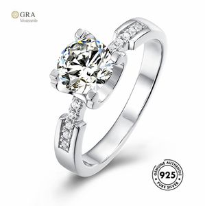 Один карат Большой камень Моассанит Алмаз Ювелирные украшения кольцо GRA Обручальное кольцо для женщин, готовых к отправке