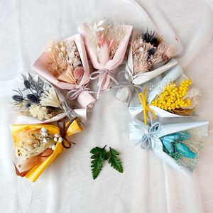 Decorative Flowers Mini Real Natural Dried Flower Bouquet For Mother's Day Gift 2023 Floral Arrangement Boyfriend Wedding Decor