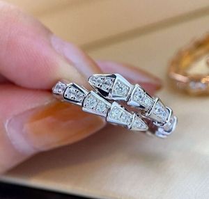 2023 anel de designer senhoras corda nó anel luxo com diamantes anéis de moda para mulheres jóias clássicas 18k banhado a ouro rosa casamento atacado halo