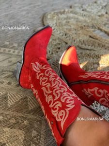 Buty Cowgirl Boots Kobiety haft haftowe wysokie buty w stylu zachodni kowbojski buty spiczaste palce buty modne na pięcie poślizg na vintage t231117