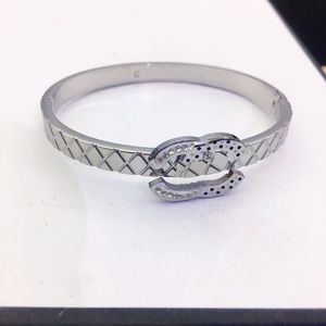 Schlichter Hochzeits-Armreif, Designer-Weihnachtsgeschenke-Armreif, versilbert, Modeschmuck-Design für Damen, romantischer Liebes-Armreif, Edelstahl-Schmuck im Großhandel