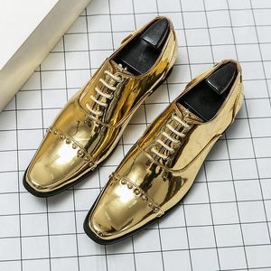 Scarpe eleganti Designer di lusso Glitter Rivetti in pelle per uomo Blu oro Matrimonio formale Prom Ritorno a casa Sapatos Tenis Masculino