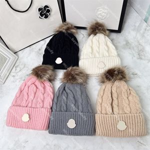 Trendy Designer Knitted Skull Caps Hairball Knitting Beanies Men Women Winter Couple Beanies