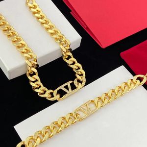 Bangle Designer Charm Bracelet For Women Luxury Necklace Jewelry Womens 18K Gold Plated Love Links Bracelets Ladies Letter V Ornaments Bracciale Chains
