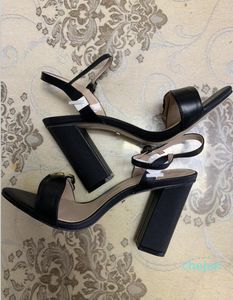 Прибытие женская мода высокие каблуки сандалии кожа мягкая девочка повседневная черная серебряная ботинки леди