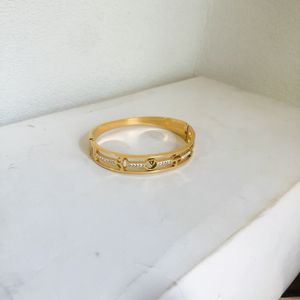 Bracciale rigido per regali di Natale Bracciale rigido con ciondolo placcato oro Acciaio inossidabile di alta qualità Nessun braccialetto sbiadito Compleanno Amore Gioielli Bracciale Matrimonio Compleanno Boutique Gioielli