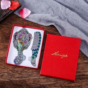 Compact Mirrors Make Up Mirror Chinese Vintage Hollow-out Carving Rhinestone Mirror Comb Set with Gift Box Elegant Pocket Mirror for Women 231116