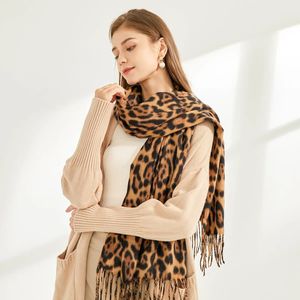 Halsdukar 190 70 cm Autumn Winter Warm Cashmere Scarf Leopard Print High Quality Long Tassel Pashmina Thicken Wrap Shawl 231117