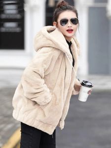 女性の毛皮のフェイクファーウィンターコート女性模造ミンクベルベットフード付き毛皮コート女性肥厚したゆるい毛皮のソリッドカラーコンフォートファージャケット231117