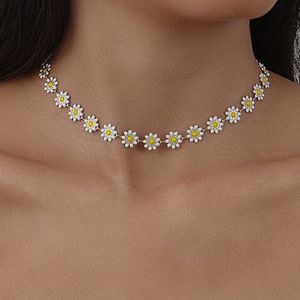 Pendant Necklaces Flower Daisy Clavicle Chain Necklace for Women Girls Korean Style Sweet Short Choker Statement Wedding Bridal Jewelry Neck Chain Z0417