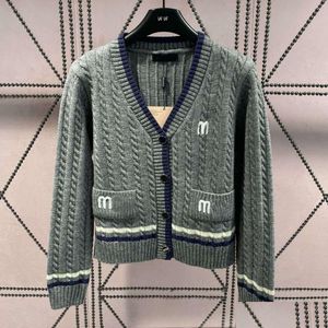 여자 스웨터 여자 가을 의류 mm23 인터 새로운 패션 자수 편지 간단한 캐주얼 다목적 니트 여성 스웨터 도매 dhxhy