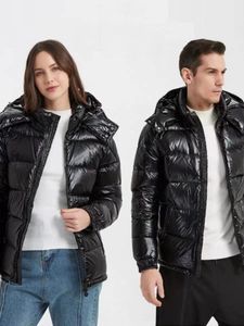 メンズパーカー、冬の豪華なメンズ、濃厚な暖かいジャケット、カジュアルな屋外の女性のファッショナブルな目を見張るようなカップルが見えるカップル