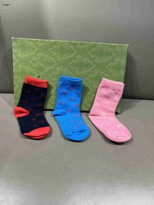 Marke Babystrümpfe Helle und leuchtende Farben Kleinkindsocken Kinder Designerkleidung bequeme Jungen Mädchen Schlauch Kinderstrumpfhosen