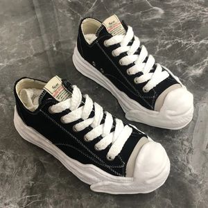 MMY Buty Najlepsza jakość Sole Rozpuszcza się na płótnie Produkowane w stylu Designt Casual Women Sneakers Vintage koronkowy czarny biały solidny mężczyźni na świeżym powietrzu