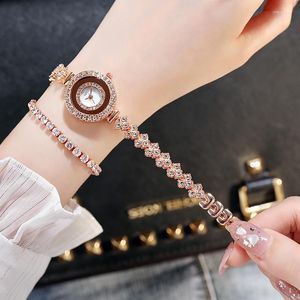 Wristwatches Southeast Asian Women's Watch Diamond Small Dial Spiral Crown Quartz Casual Simple Temperament Reloj De Mujer