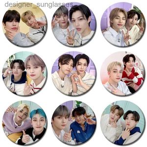 Pins broşlar kpop sokak çocukları karakter selfie'ler yeni albüm rozeti Bangchan Felix broş hyunjin pin bilecek çantalı kıyafetler için koleksiyon rozeti231117