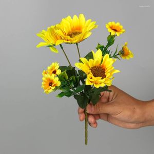 Decorative Flowers Wholesale 5 Fork Sunflower Flower Bundle Wedding Hand Holding Fake Artificial Small