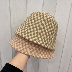 BERETS 2023 Vinter varm stickad hatt för kvinnor klassiska rutiga Panama Caps Bucket Dome Vintage Fisherman Checkerboard Hats