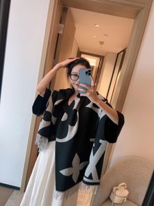 Designer scarf luxury shawls Cashmere Scarves Women Designer Luxury Fashion pashmina High Quality Winter Warm Wraps Casual Trendy Shawls factory outlet