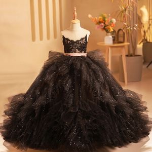 Luxus-Spitzen-Ballkleid-Blumenmädchenkleider für die Hochzeit, neues Schwarz-Rosa, Perlen-Spitze-Applikationen, Kleinkind-Mädchen-Festzug-Kleid für Kinder, Sweep-Zug, formelle Kleidung, glänzende Ballkleider