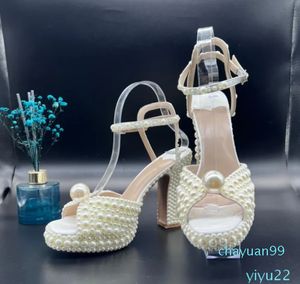 2023 Kvinnor Sandaler Luxur Designer Pearl Elegant Bridal Wedding Dress Shoes