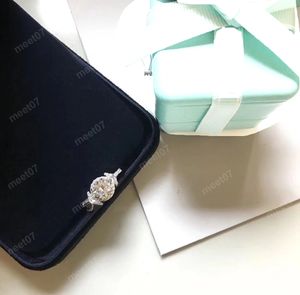 Anello con grande fiocco in pietra, nastro con diamanti, anello di design solitario, anello nuziale di fidanzamento desinger di lusso
