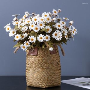 Dekorativa blommor grossist 9-huvudgrupper av krysantemum Small Daisies Garden Wild Home Decoration Artificial