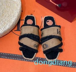 Flat botten hår drag flip-flops gå ut fritidsdesigner sandaler fyrkantiga huvudbeklädnader drag utomhusskor