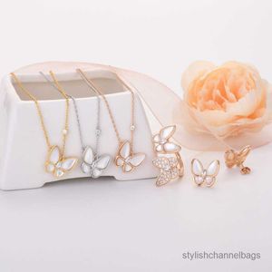 Подвесные ожерелья Классическая титановая стальная подвеска бабочка с ожерельями с бриллиантами 18 тыс. Золото кровя