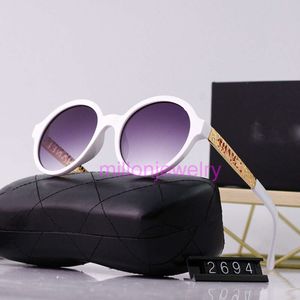 Designer Chanelism Óculos de sol Round Frame Pequeno fragrância de grande moldura de moda feminina olho reto com caixa