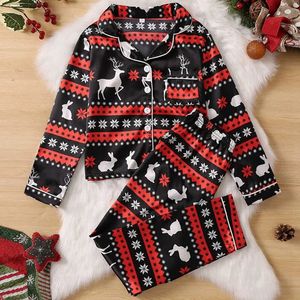 Familjsmatchande kläder Julpyjama passar Family Parent-Child Sets Cartoon Printed Long Sleeve Trousers Xmas Clothes Mother-Cids Outfits 231117