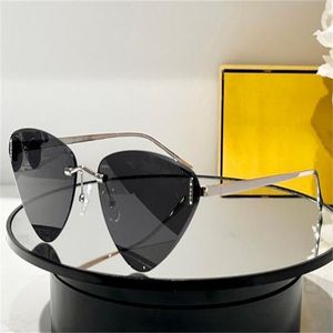 10A Sonnenbrille für Damen, Sommer, 40047, Designer-Stil, Anti-Ultraviolett, Retro-Platte, Plank-Dreieck-Linse, zufällige Box