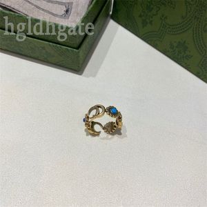 Dark Blue Cryatal Designer Ring Daisy Flower Plated Gold Ring Designer G Double Mönster Iced Out Metals Shinne Letters Charm Rings for Woman Lovers Vintage ZB038 F23