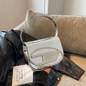 Kvinna Flap Jingle Shoulder Bags Fashion Square Underarm Crossbody Saddle Bag Handbag Ladies Portable Wallet 2023 NYTT