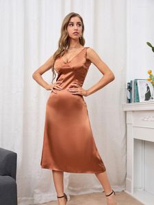 Abiti casual Abito elegante per le donne 2023 Taglio basso senza maniche Slim Estate Midi Party Donna Semplice abito da sera Abbigliamento femminile Vestido