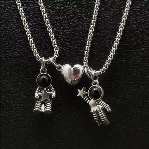 Pendant Necklaces Punk Magnetic Heart Couple Necklaces 2Pcsset Spaceman Astronaut Pendant For Women Men Distance Friendship Jewelry Lover's Gift Z0417