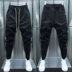 Pantaloni da uomo Pantaloni sportivi da jogging a righe nere da uomo Pantaloni da uomo Harem casual casual all'aperto Streetwear Pantaloni di design di alta qualità 231117