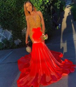 Party Dresses Red Velvet Prom med Gold Lace Mermaid Deep V Neck Sweep Train Formell aftonklänning för kvinnor CP389