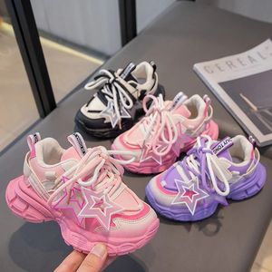 Athletic Outdoor Girls' Fashion Star Sports Shoes 2023 Autumn New Boys' Shoes Korean Version Medium and Large Children's Light Anti Slip Dad's Shoes 231117