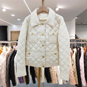 Xiao Xiangfeng Light and Thin Lingge Short Down Jacket 2023 Winter New Small Gold Button Women 's White Duck Down Slim Jacket의 한국어 버전