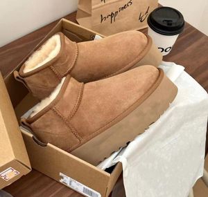 Man Women ultra mini Platform snow Boots Sheepskin Plush casual keep warm boots with box card dustbag Beautiful Gift