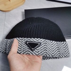 Moda Beanies Mulheres Designer Chapéu De Malha Extravagante Chapéus De Inverno Amantes Cap Para Homens Designers Bonnet Carta Caps Cappelli Viagens Férias