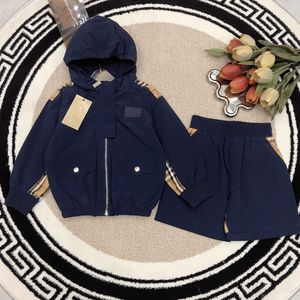 23ss Baby-Set, Kinder-Sets, Designer-Kleidung für Kinder, Frühling und Herbst, mit Kapuze, Trenchcoat, kariertes Spleiß-Shorts-Anzug, hochwertige Kleidung für große Kinder, Babys