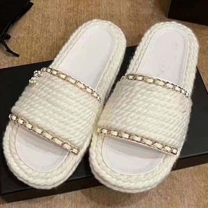 Summer Sandals Slipper Beach Sliders Rubber Scuffs Indoor Shoes Designer Canvas Cross Woven Outdoor Peep Toe Slipper Shoes