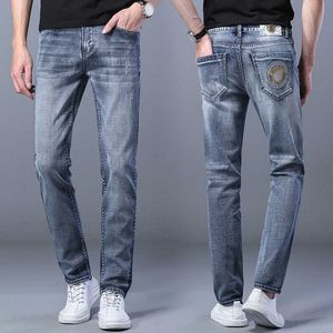 Herren-Jeans-Designer-Modemarken-Jeans-Männer tragen hochwertige, schmale Freizeithosen mit Medusa-Kopf-Stickerei