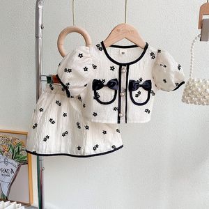 衣類セット女の子の服セット夏の半袖シャツトップフローラルスカート2pcs子供服の子供服セット2〜8年230417