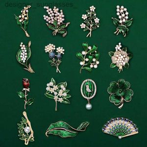 Pins Brooches Tren Enamel White Floral Leaf Brooch Lily of The Valley Plant Flower Metal Pin Green Jewelry for Women Scarf Buckle WeddingL231117