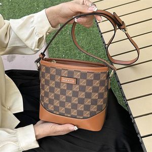 2023 Luxury Women's Brand Clutch Bags Designer Round Crossbody Axel Purses Handbag Women Clutch Travel Tote Bag