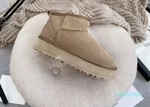 Klassische Mini-Plateaustiefel für Damen, ultramattes Wildlederfell, Schneestiefel, Lammfell, Kunstfell, Wollmischung, Komfort, Winter, Mädchen, knöchelkurze Stiefeletten