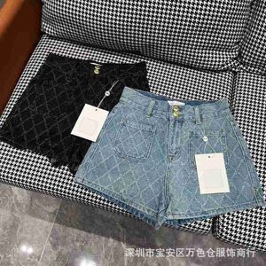 Women's Jeans Designer High Quality Early Spring 2023 New Chic Style Diamond Pattern Jacquard Double Button Design High Waisted Denim Shorts for Women 89BA